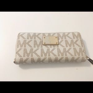 Micheal Kors key set vanilla logo wallet/wristlet